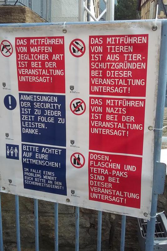 Schild am Eingang zum Veranstaltungsgelände. (Foto aus dem Netz)