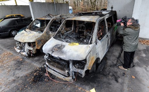 Polizeifahrzeuge vom Typ VW T5 - völlig ausgebrannt