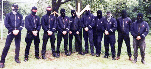 Gruppenfoto der “Skinheads Sächsische Schweiz”, ca. 1999.