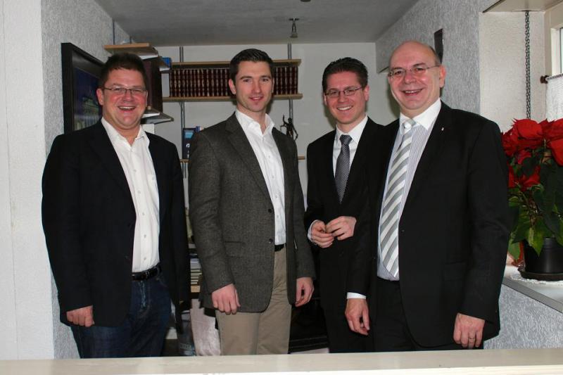 Bei der Eröffnung der Kanzlei Richter. v.l. Holger Apfel, Frank Franz, Peter Richter, Peter Marx