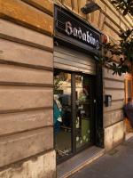 Bekleidungsladen "Badabing" neben dem „Carré Monti“ in der Via Giovanni Lanza, Rom