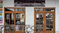 "Revolution Store" von Außen
