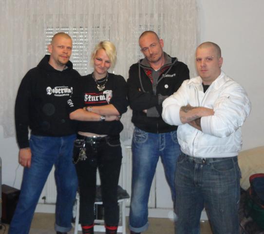 Neonazis Bernd und Melanie Tödter mit Freunden Reick und Dirk aus Kassel