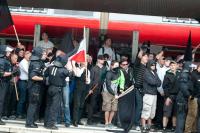 Chris-Harley Boebers am Bielefelder Hbf nach dem Aufmarsch in Bad Nenndorf 2011