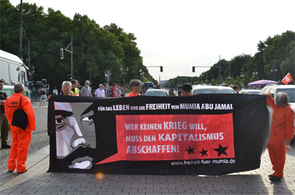 MAJ: "Wer keinen Krieg will, muss den Kapitalismus abschaffen." (Berlin, US Botschaft am 17.06.2013 vor Obama Besuch)
