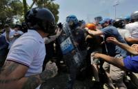Rom, 17. Juni 2015, Stadtteil La Storta, römische Faschisten und Rassisten liefern sich eine Schlägerei mit der Polizei I