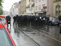 Polizei zieht vor dem Linken Zentrum auf...
