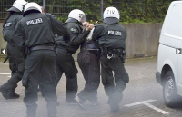 HoGeSa in Essen 2014. Michalek wird festgenommen 2/3