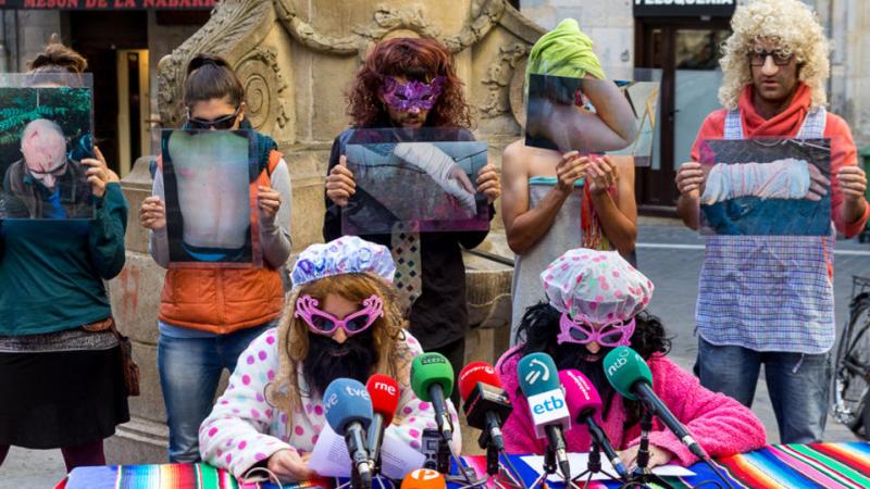 Pressekonferenz der Besetzungs-Gruppe hIREKIn in Pamplona