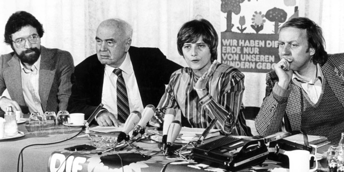 Ewig bei den Grünen: Rolf Stolz (l.) bei einer Pressekonferenz 1980.