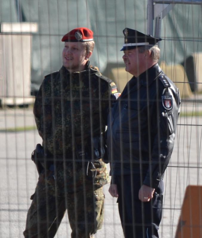 Polizei und Feldjäger 2