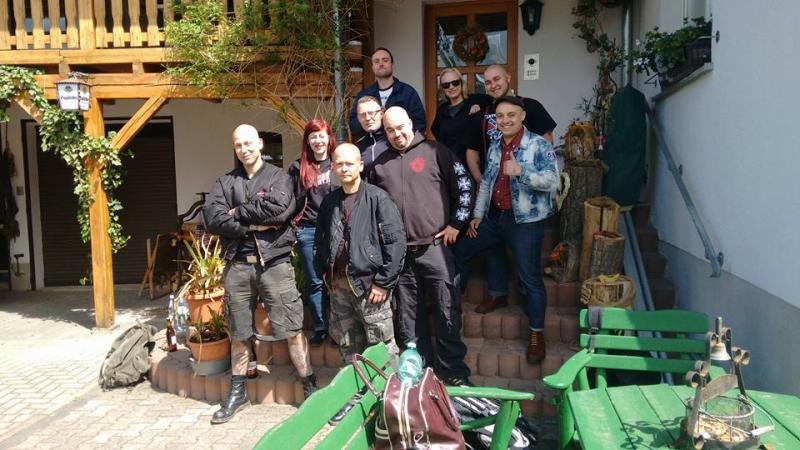 Ronny Görner (rechts) und seine Skinheadfreunde