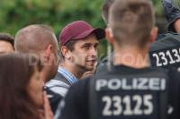 Der NPD-Nazi und Anti-Antifa-Fotograph Marcel Rockel in Berlin-Hellersdorf am 19.08.2013 1