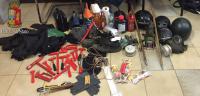 Von der Polizei beschlagnahmte Utensilien während den Hausdurchsuchungen in Mailand