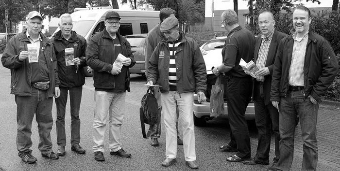 Flugblattaktion der Partei "Die Freiheit" in Pinneberg 2011