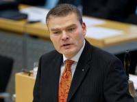 Innenminister Holger Stahlknecht (CDU) wird vom SPD-Fraktionsvorsitzenden Rüdiger Erben kritisiert. (FOTO: DPA)