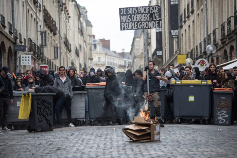 Je suis pacifiste mais derrière, le peuple gronde !