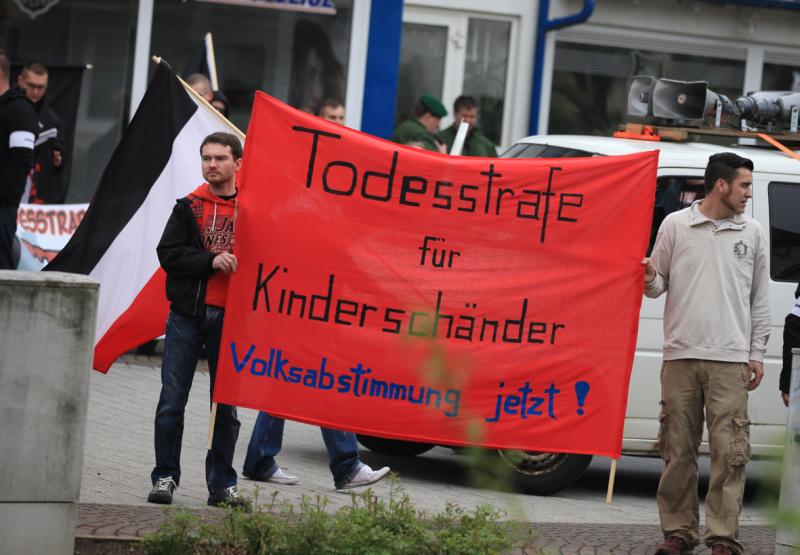 Der aktuelle hessische NPD-Landesvorsitzende Jean Fiedler und Johannes Bachmann (FN Kraichgau) bei der Sinsheimer Nazi-Demo 2014