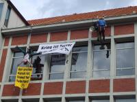 Kletteraktion gegen das öffentliche Auftreten der Bundeswehr in Lüneburg am 30.03.2017