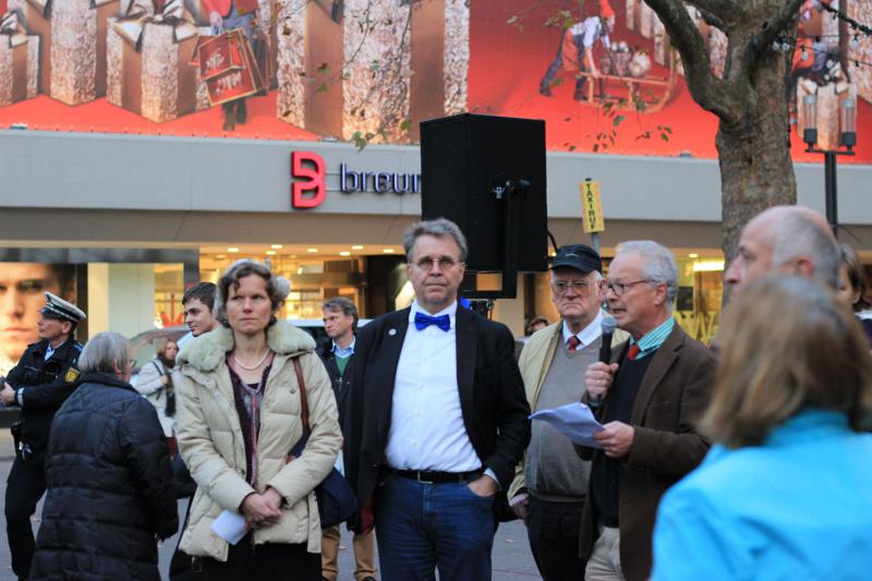 AfD-Stadtrat Fiechtner neben Redner