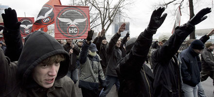 Nazigruß am Tag der Nationalen Einheit in Moskau 2007. Foto: Natalia Kolesnikova