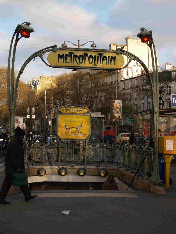 pere lachaise 1 metro-station(Foto: Azzoncao)