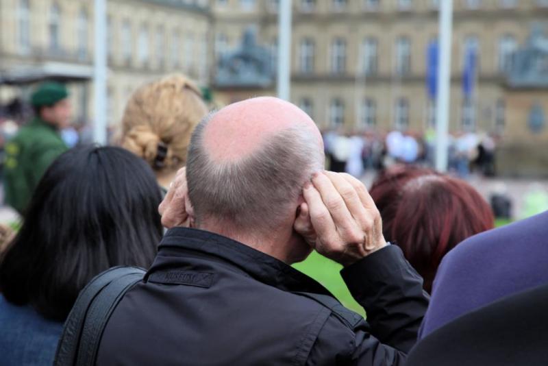 Hörprobleme unkritischer Gelöbnisbeobachter