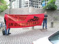 Antifaschist_innen am Kieler Europaplatz