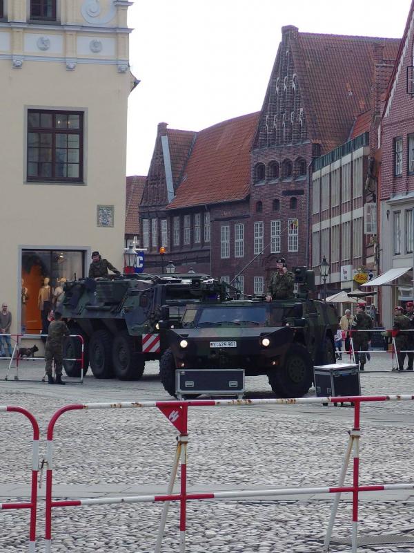 Militärappel mit Panzern auf dem Marktplatz am 30.03.2017 in Lüneburg