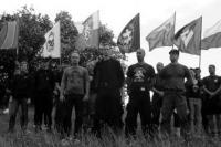 Slowakische Nazis, die sich am 08.08.2009 in Šarišské Michaľany Straßenschlachten mit Polizei lieferten. Die Faschos hielten dort eine unangemeldete Kundgebung gegen Roma ab.