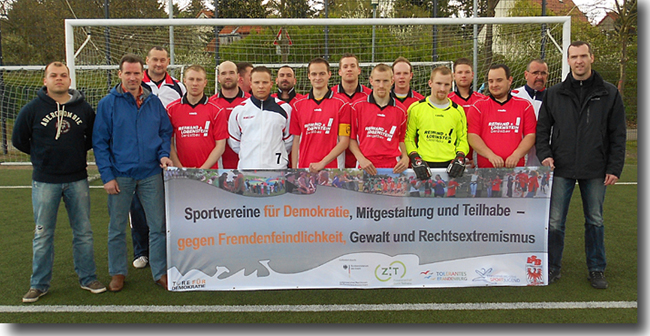 Fotografisches Statement der “SG Eintracht 90 Babelsberg” gegen “Rechtsextremismus” – ohne Neonazi Thomas Pecht