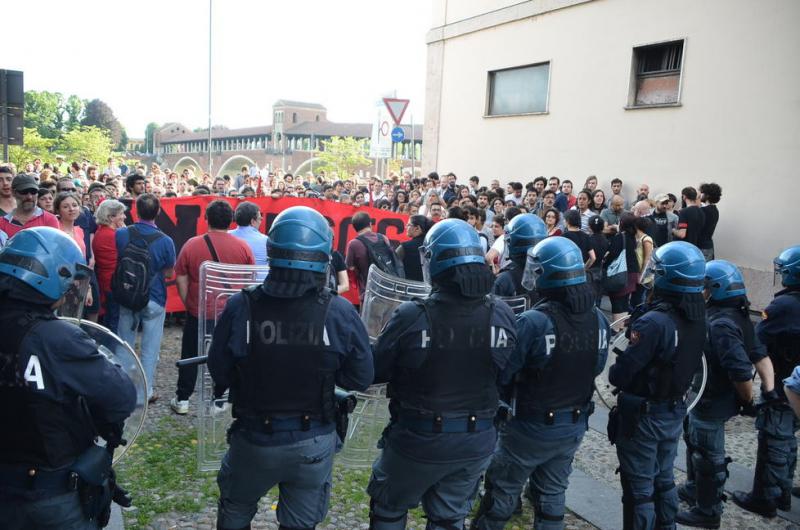 Antifaschistischer Protest gegen die Eröffnung des CasaPound Sitzes in Pavia