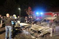 Am Abend der Demonstration der MV.Patrioten in Stralsund am Freitag brannten auf dem Norma-Parkplatz am Carl-Heydemann-Ring zehn Autos.Quelle: Jens-Peter Woldt
