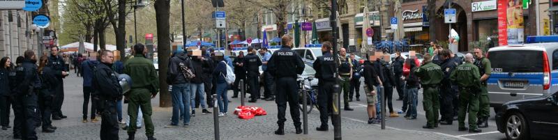 Mobi-Spaziergang-für-den-1.Mai-Bullenkontrolle