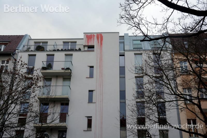 Auf das Wohnhaus der Bundestagsabgeordneten Eva Högl und des früheren Kanzlerkandidaten Peer Steinbrück (beide SPD) in der Torfstraße wurde ein Farbabschlag verübt. (Foto: Dirk Jericho)