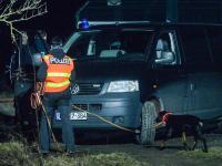  Bei Dallgow-Döberitz ist an der Bahnstrecke Berlin – Hannover ein Brandsatz gefunden worden. - Fährtenhundeinsatz