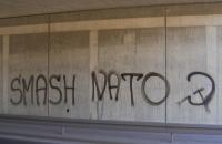 Smash NATO! Auf- und Abfahrt zur Autobahn 2