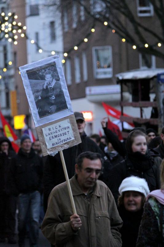 Köln: "Rosen auf den Weg gestreut" Demo