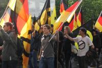 Patrick Bass (links) auf „Identitären“-Aufmarsch am 17.06.2016 in Berlin (Quelle: Igor Netz)