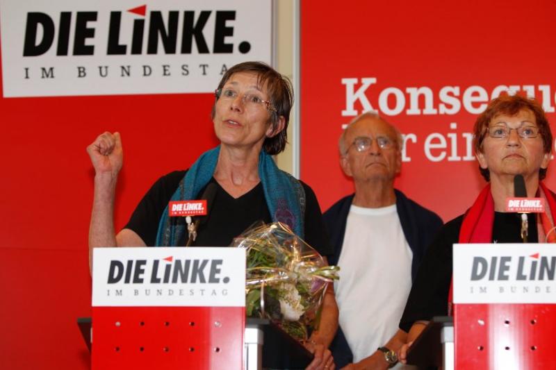 Linken-Abgeordnete Groth (l.), Höger, Völkerrechtler Paech.