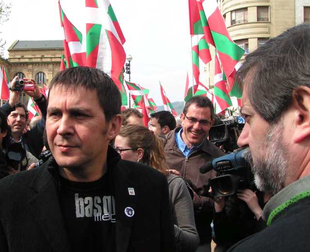 Arnaldo Otegi und Rafa Díez auf einer Demonstration 2006 in Donostia