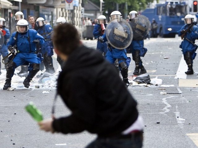 zürich: angriff auf polizeiposten