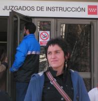 Nekane Txapartegi 2006 nach Vernehmung wegen Folter in Madrid