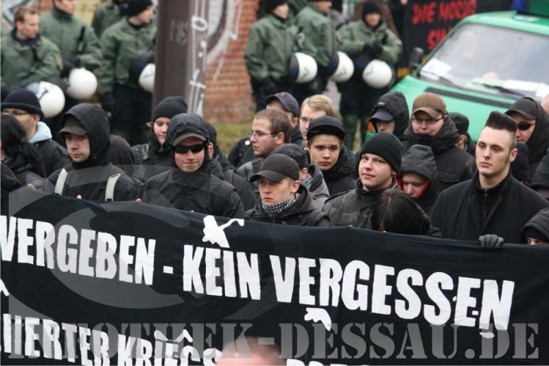 4. 17.01.2009 - Magdeburg (ganz rechts mit Brille)