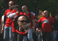 Marco Berlinghof am 1. Mai 2011 in Heilbronn. Rechts mit Sonnenbrille: Nazi-Terrorist Martin Wiese aus München