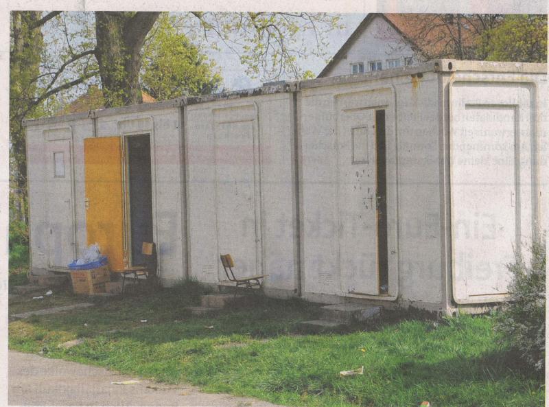 6 people in one container st christophs 2009 (photo Eggstein)