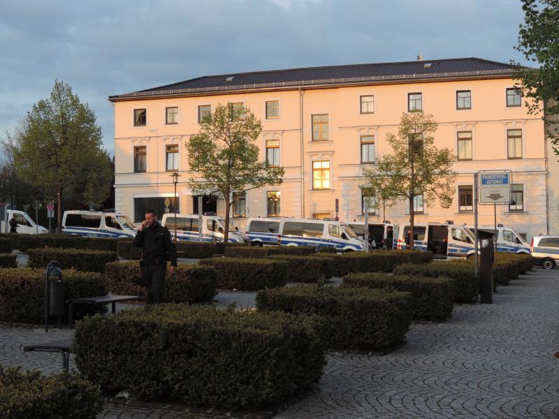 Polizeiaufgebot abends in Weimar