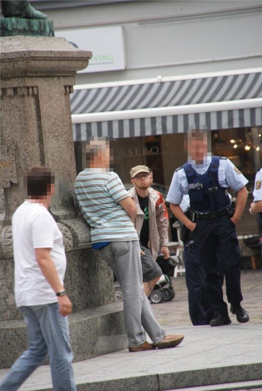 Neonazi Sven Lobeck wird von Polizei kontrolliert