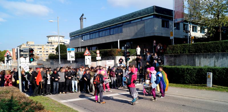 11. blockade mit samba auf der konrad-adenauer-straße am hauptstaatsarchiv