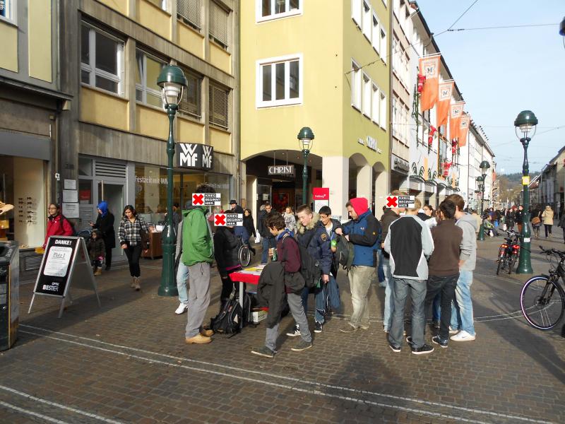 [FR] Protest gegen die Bundeswehr 2